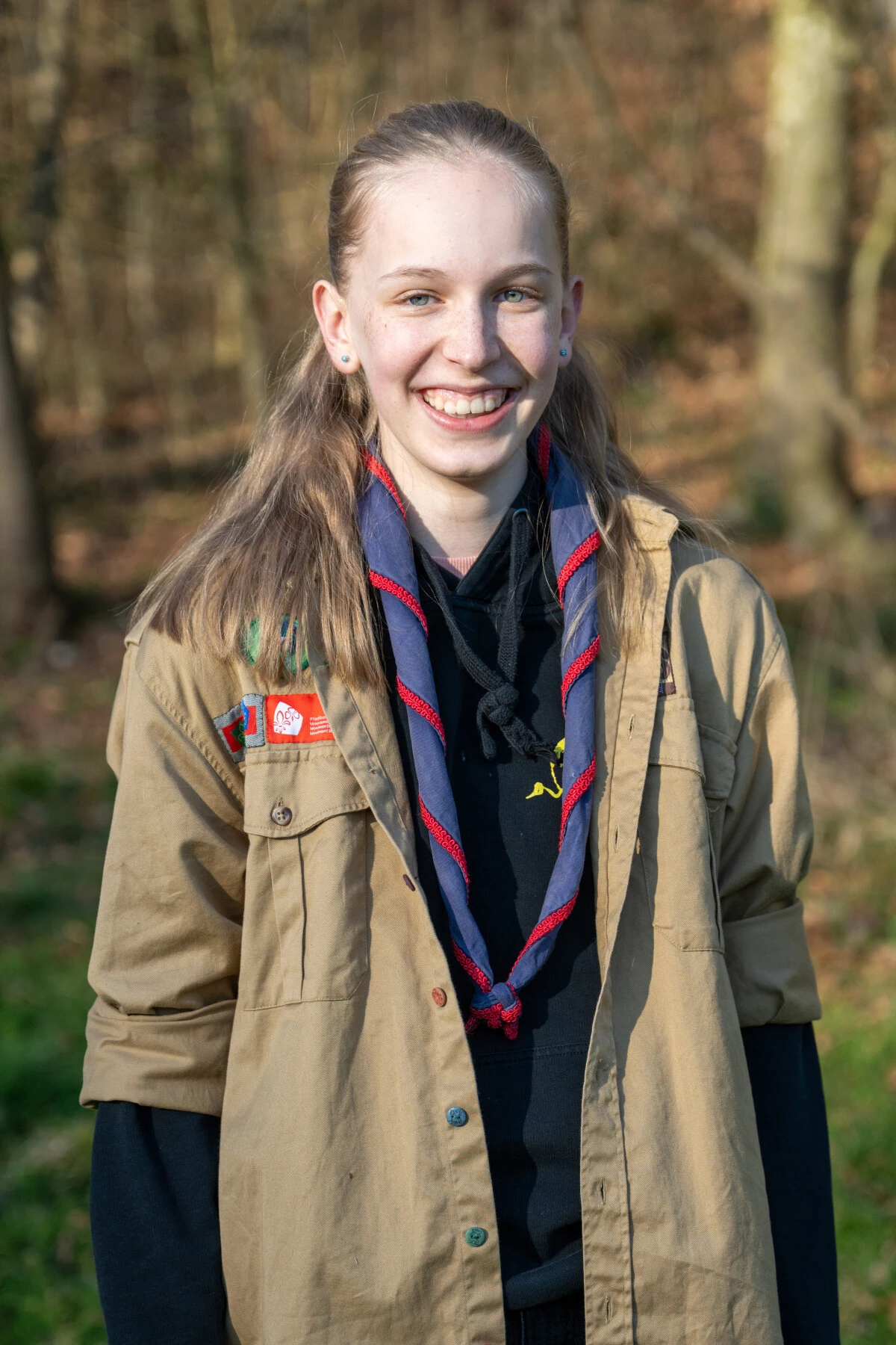 Ich heisse Ryiah (Linn Rudhe) und bin 2009 geboren. Ich bin seit 2019 ein begeistertes Pfadi und durfte in der Weowa meine ersten Eindrücke sammeln. Später war in der Obfilda und genoss die coole Zeit als Pfadi. Die anschliessende Piozeit war sehr lustig und abenteuterlich. Momentan gehe ich ans Gymi Urdorf und reite in meiner Freitzeit gerne. Nun freue ich mich aufs leiten in der Metto.