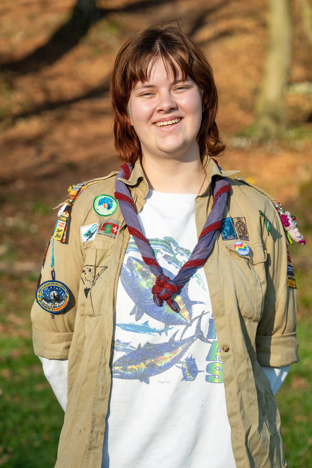 Ich bin d'Ivy (Ronja Tischer) und bin 17 Jahre alt. Ich besuche momentan das lezte Jahr des musischen Profils am Gymi Wiedikon in Zürich. Ausserhalb der Schule tanze ich seit 11 Jahren und singe sehr gerne. Ich selber bin seit 13 Jahren in der Pfadi Säuliamt und bin momentan Leiterin in der Gruppe Mettowing. Ich habe 2012 in den Biber angefangen und in meiner Wolfstufenzeit war ich Teil der Gruppe Weowa. 2019 wurde ich in die Mettowing geschüttelt und habe dort eine tolle Zeit verbracht. Bis ich anderthalb schöne Jahre in der Pio verbrachte.